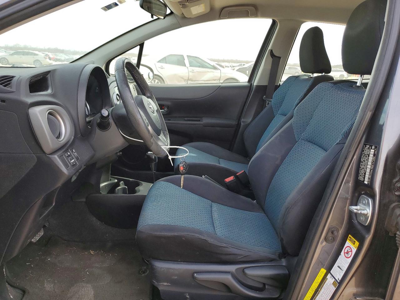 2014 TOYOTA YARIS photo 13
