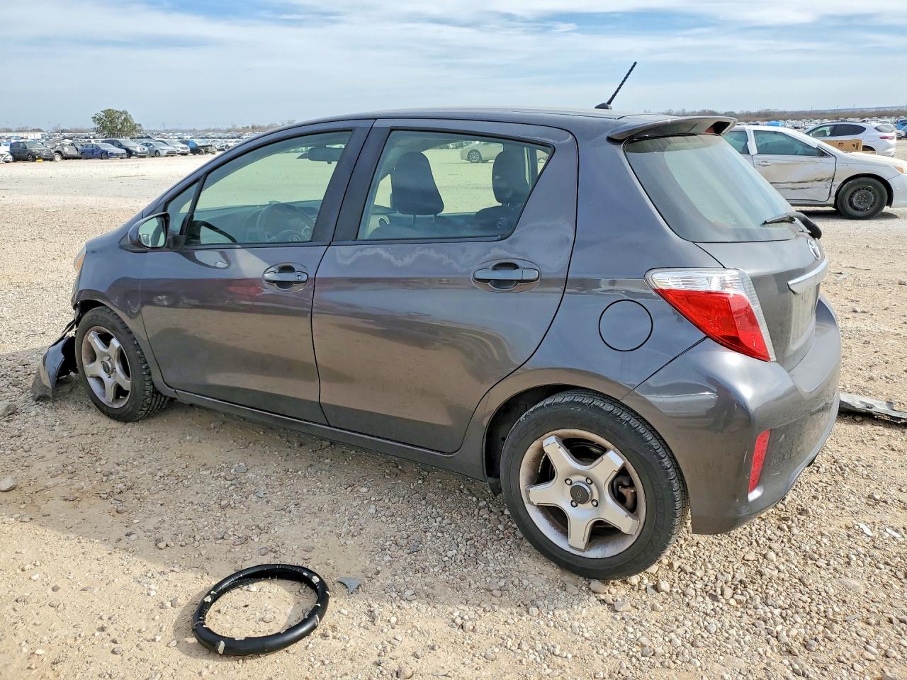 2014 TOYOTA YARIS photo 3