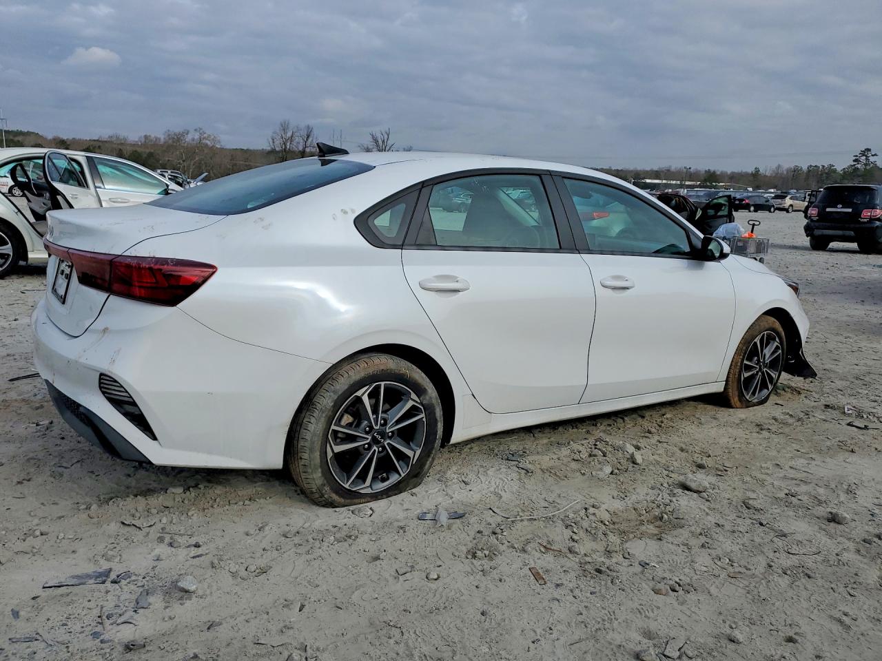 2024 KIA FORTE LXS photo 5