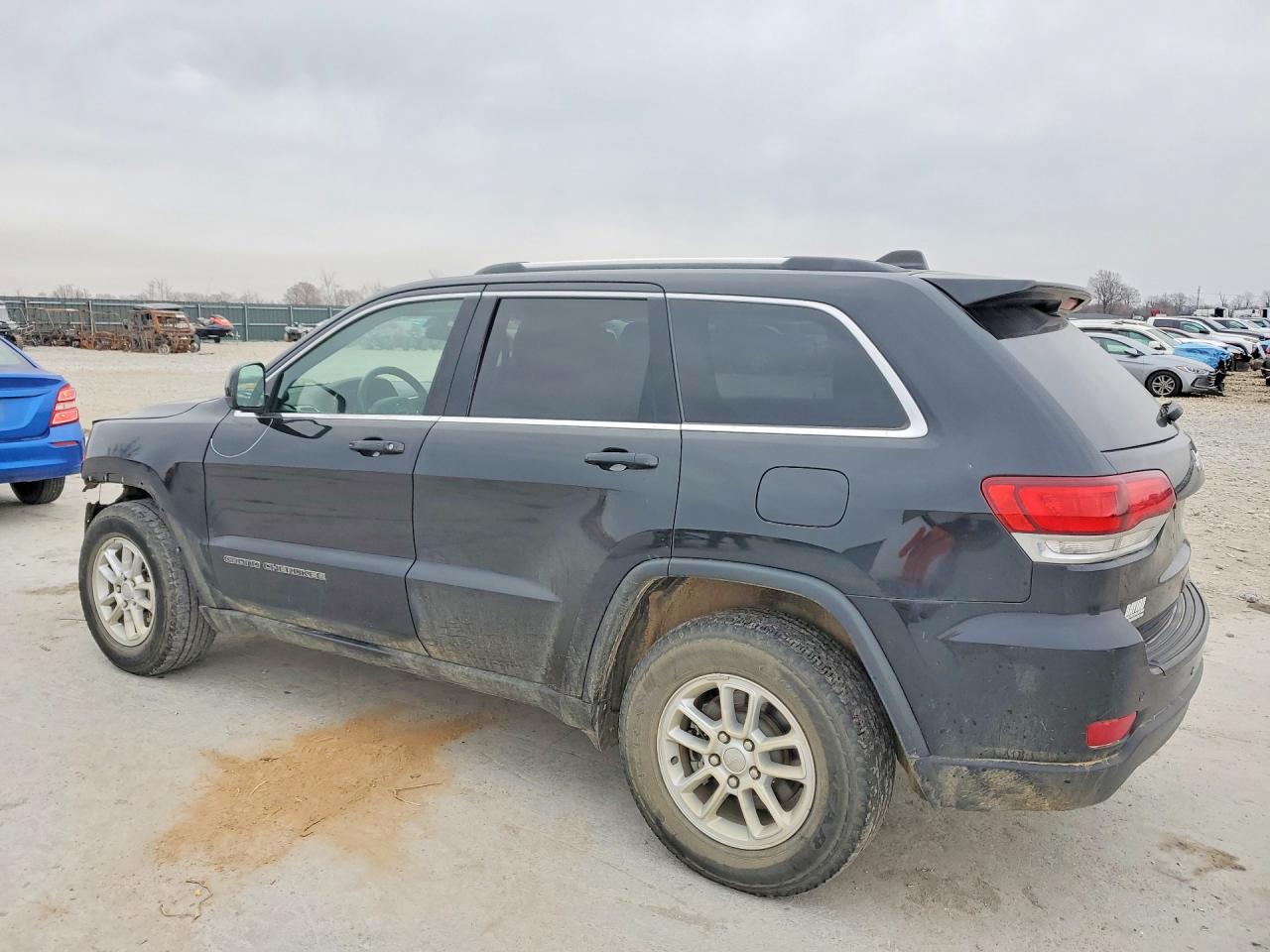 2020 JEEP GRAND CHEROKEE LAREDO photo 3
