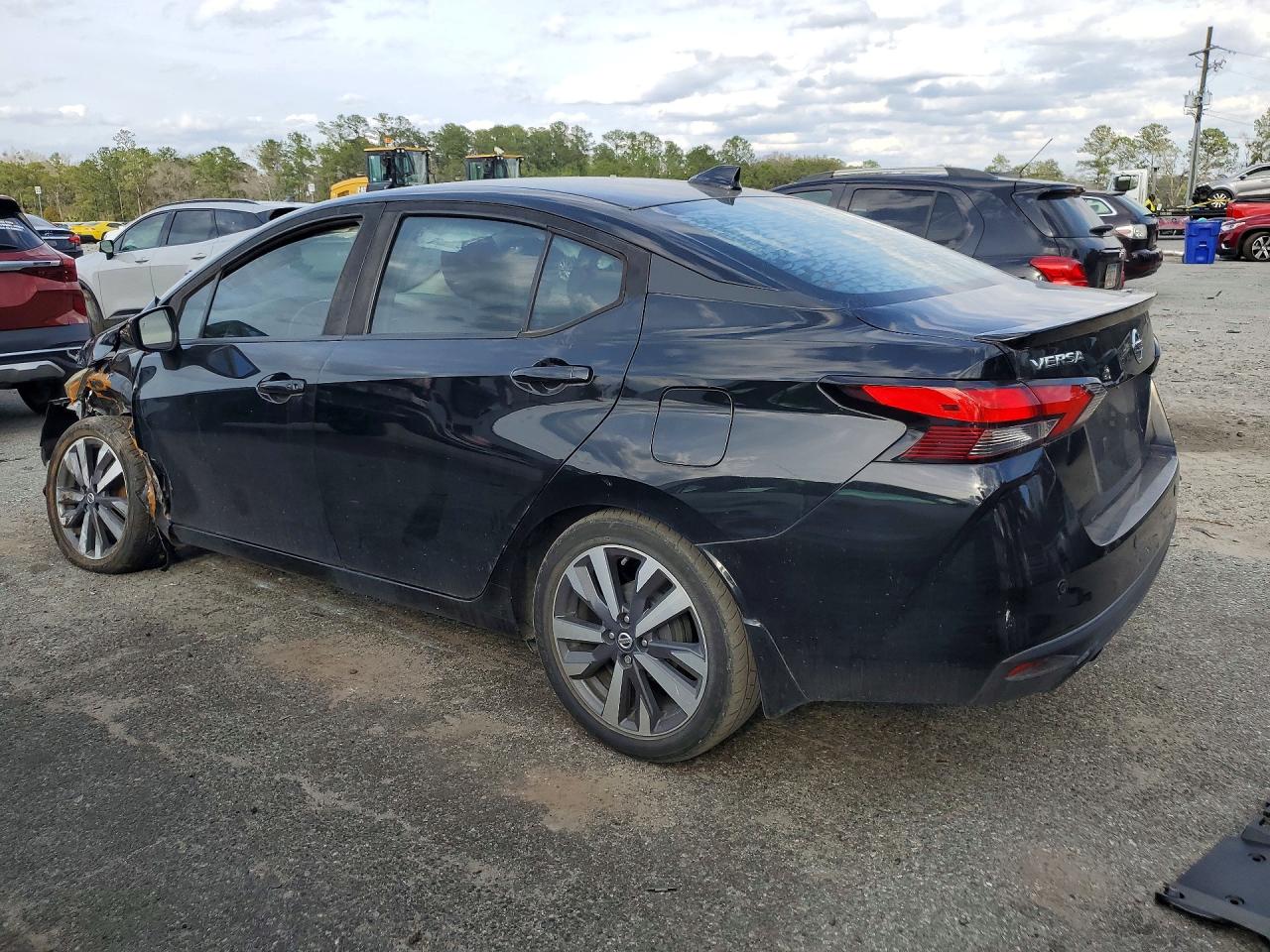 2020 NISSAN VERSA SR photo 4