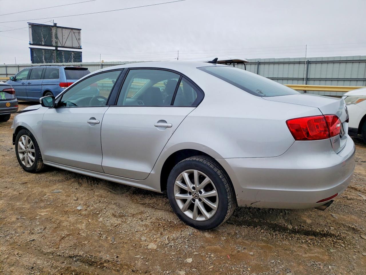 2012 VOLKSWAGEN JETTA SE photo 2