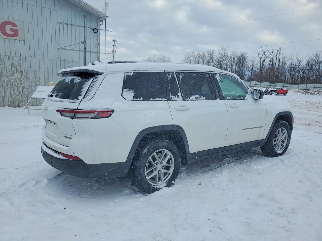 2023 JEEP GRAND CHEROKEE L LAREDO photo 5