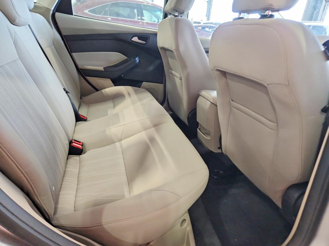 2017 FORD FOCUS SE photo 19