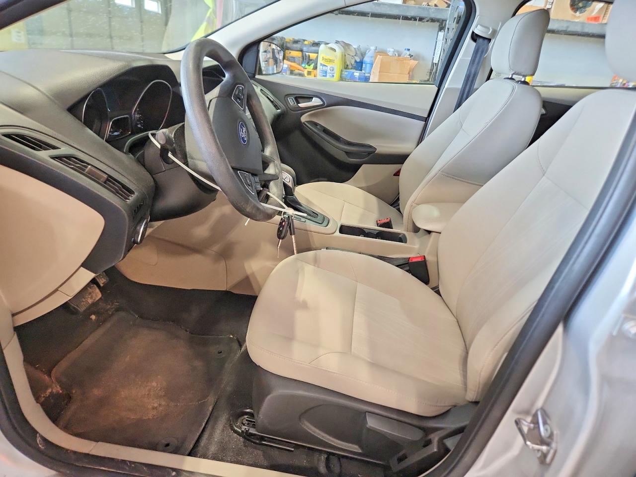 2017 FORD FOCUS SE photo 13