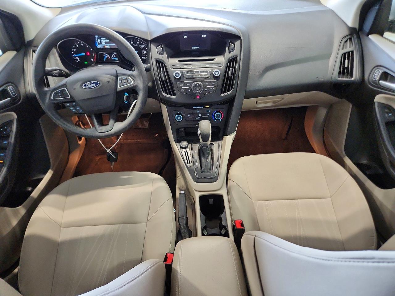 2017 FORD FOCUS SE photo 15