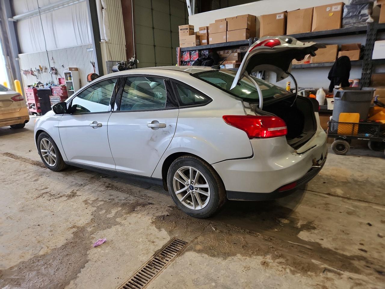 2017 FORD FOCUS SE photo 3