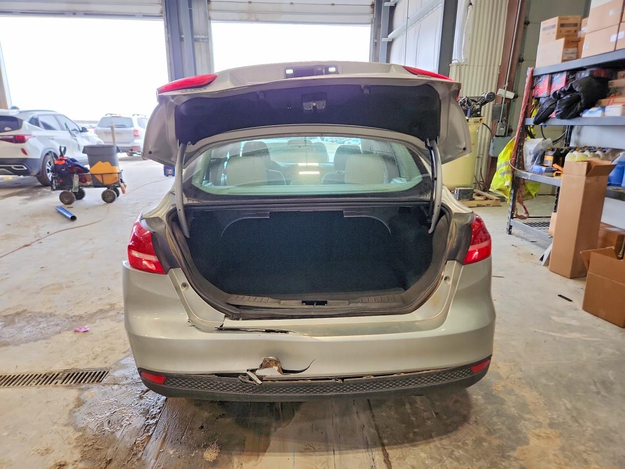 2017 FORD FOCUS SE photo 11
