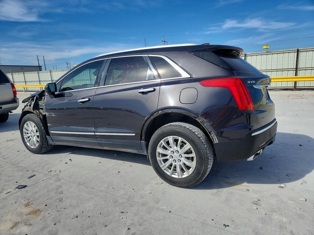2017 CADILLAC XT5 photo 3