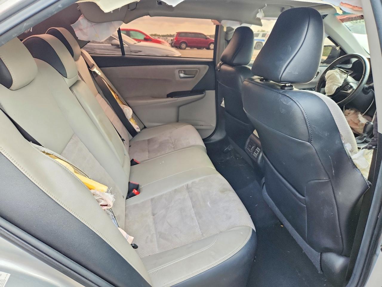2015 TOYOTA CAMRY XSE photo 28