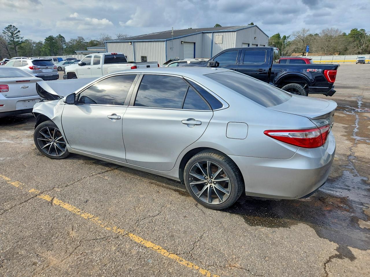 2015 TOYOTA CAMRY XSE photo 4