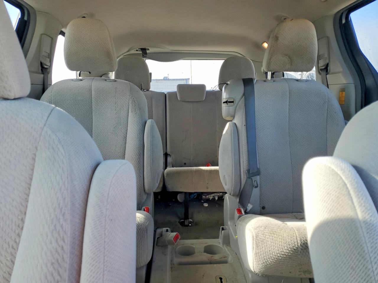 2013 TOYOTA SIENNA LE 8-PASSENGER photo 19