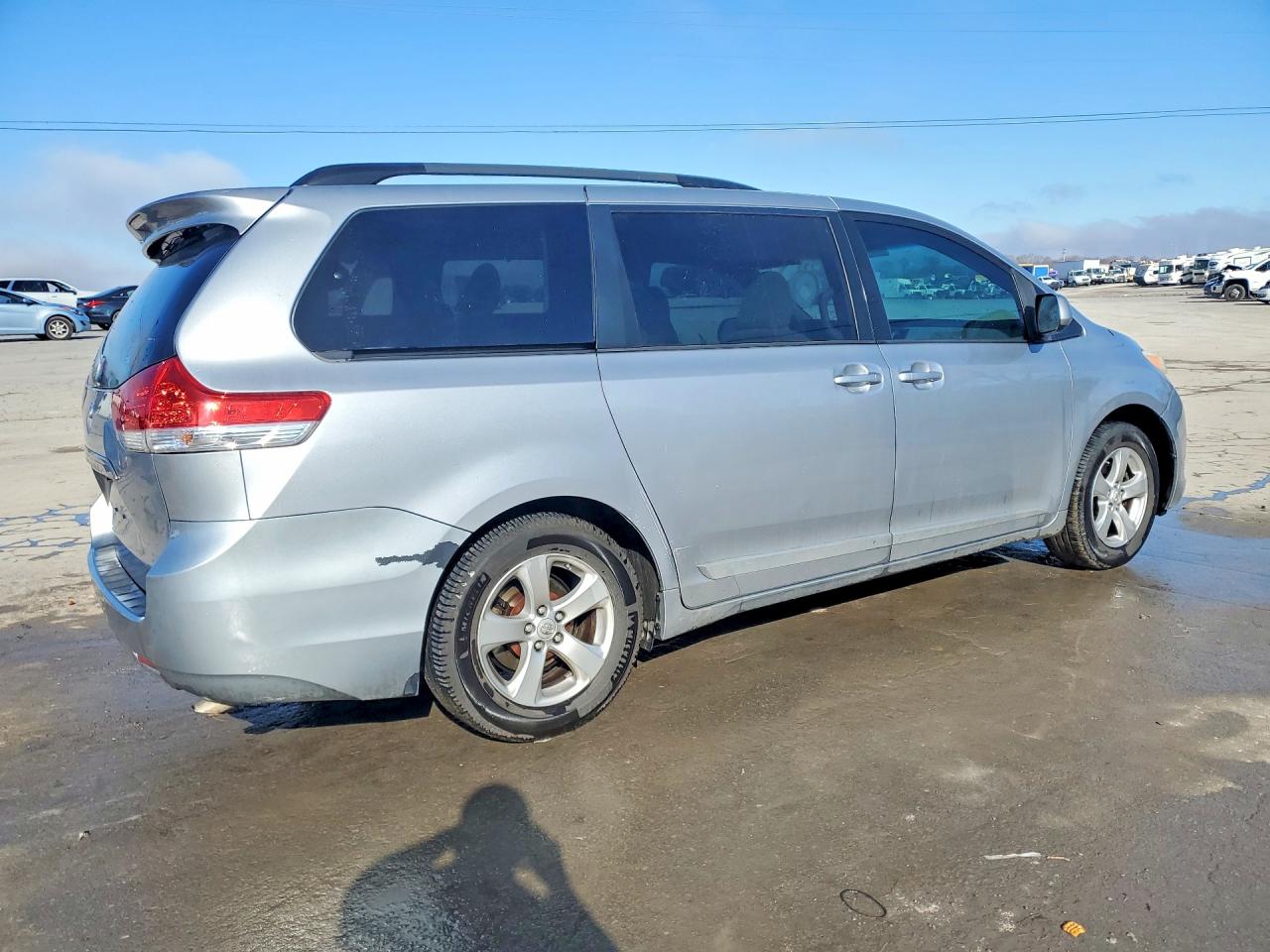 2013 TOYOTA SIENNA LE 8-PASSENGER photo 5