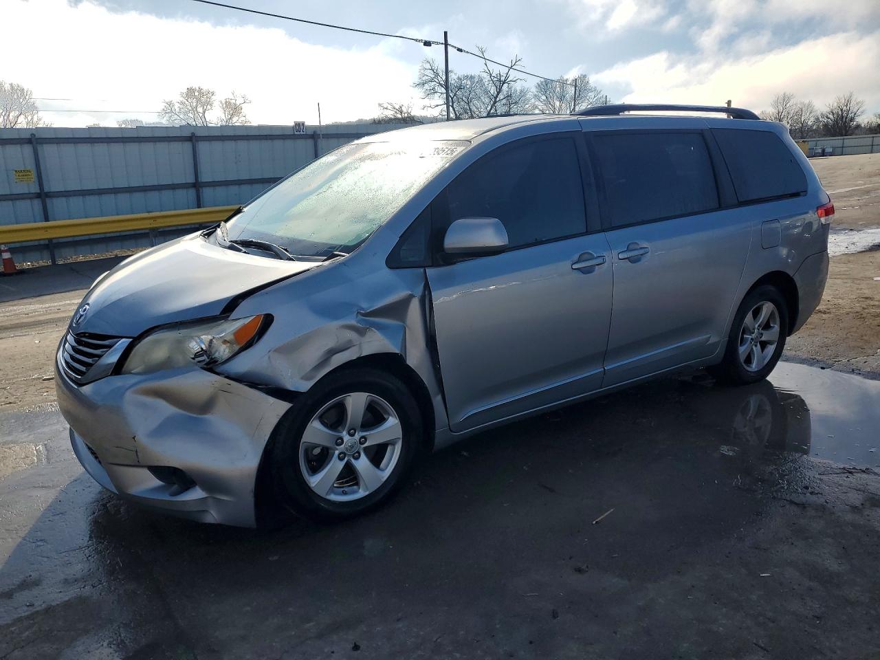 2013 TOYOTA SIENNA
