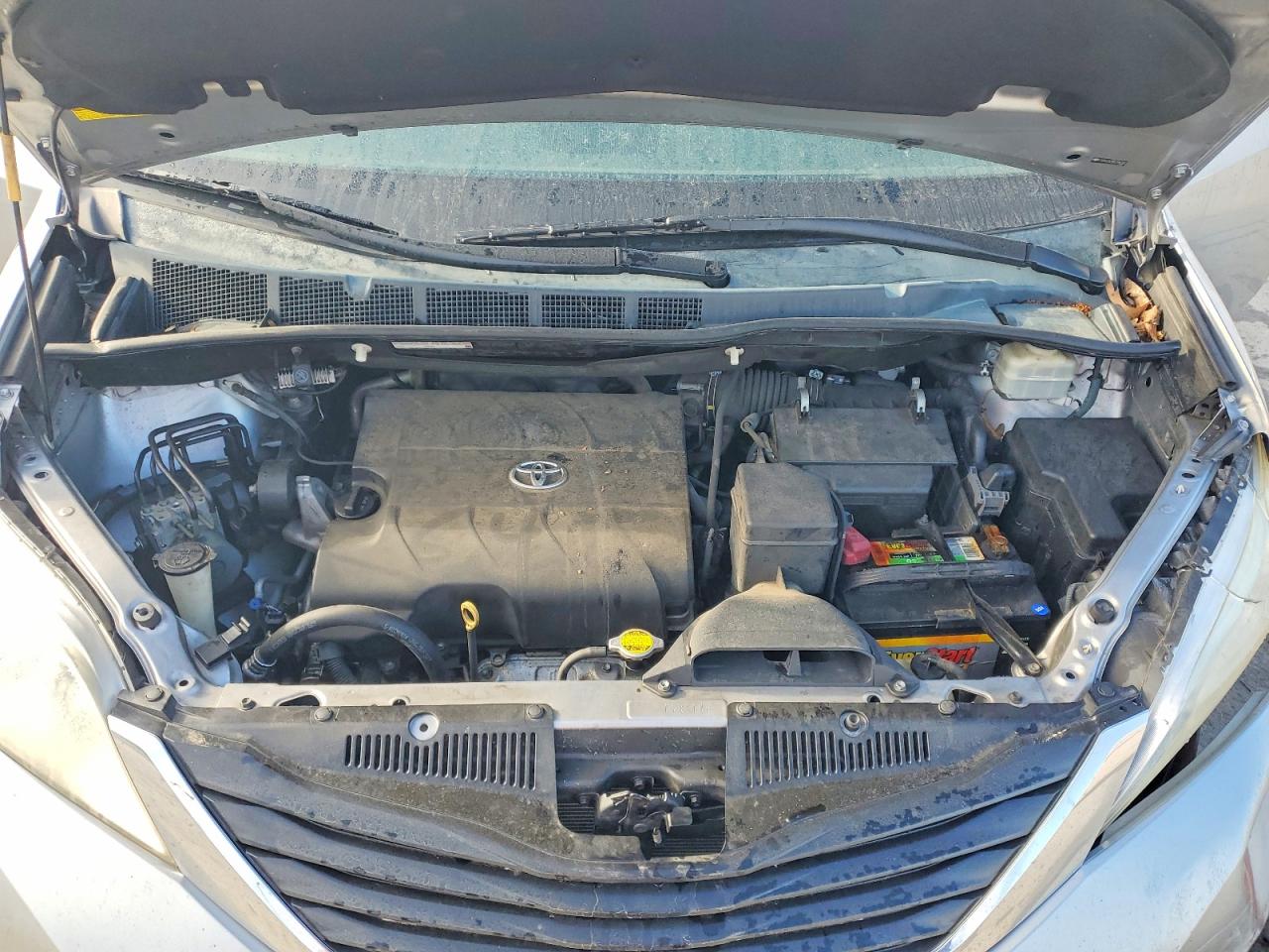 2013 TOYOTA SIENNA LE 8-PASSENGER photo 23
