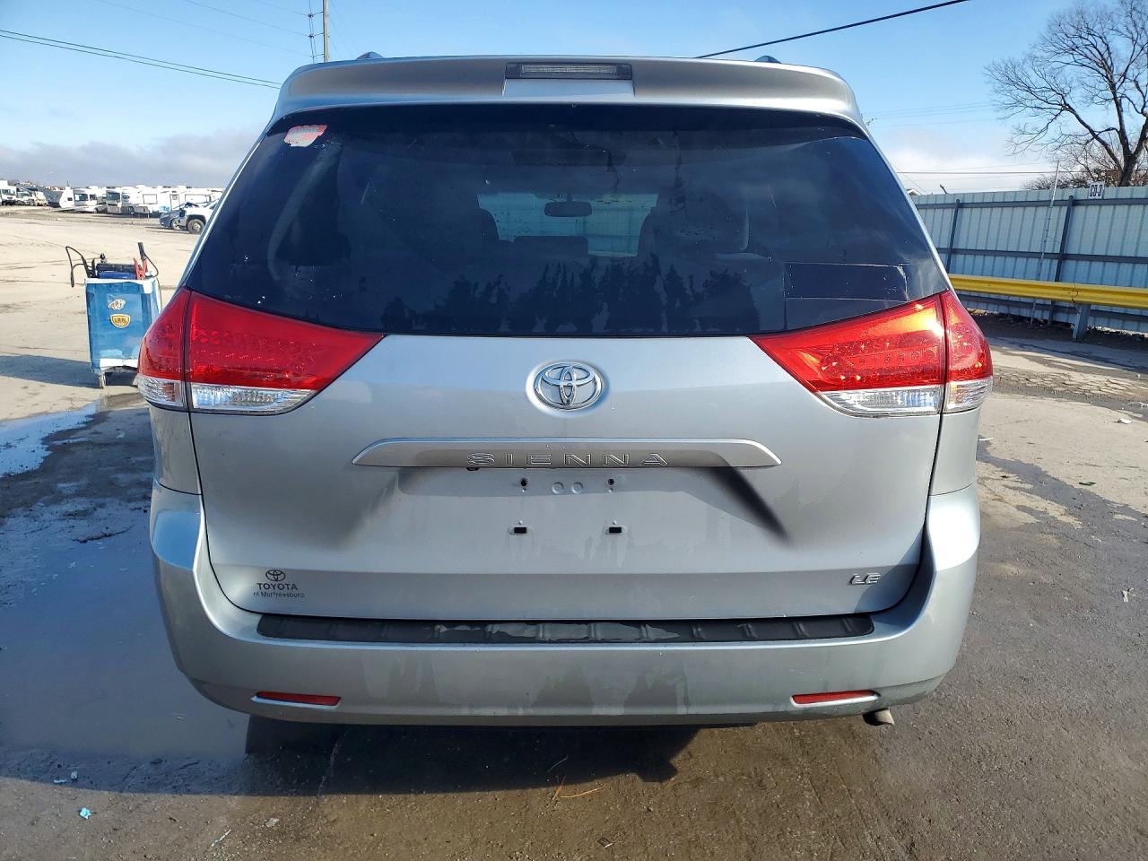2013 TOYOTA SIENNA LE 8-PASSENGER photo 11