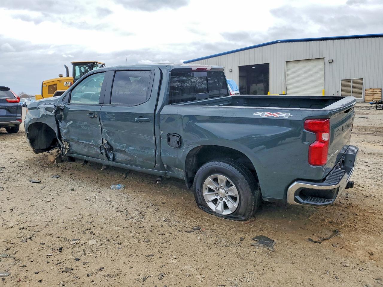 2025 CHEVROLET SILVERADO K1500 LT photo 3