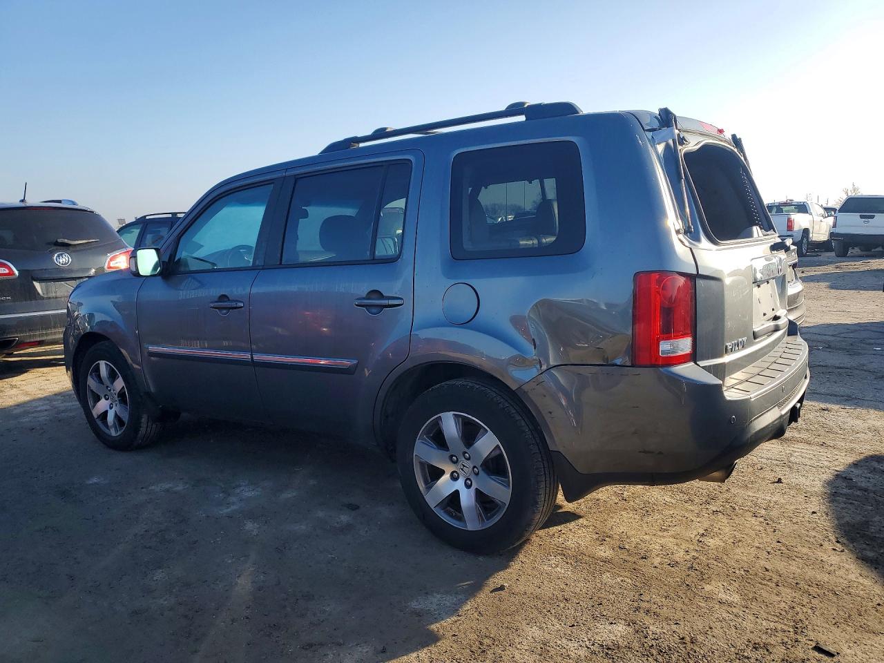 2013 HONDA PILOT TOURING photo 2