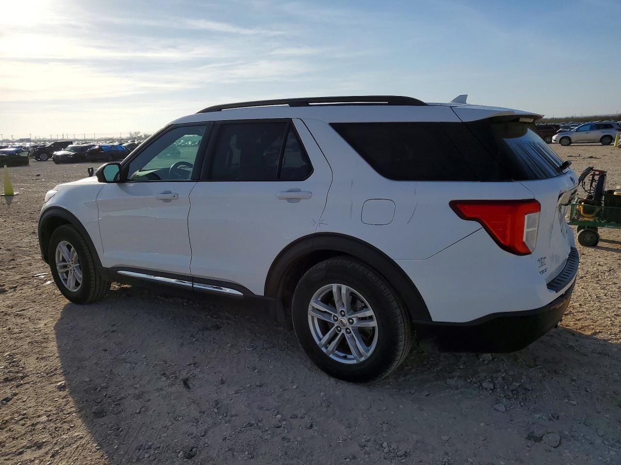 2020 FORD EXPLORER XLT photo 4