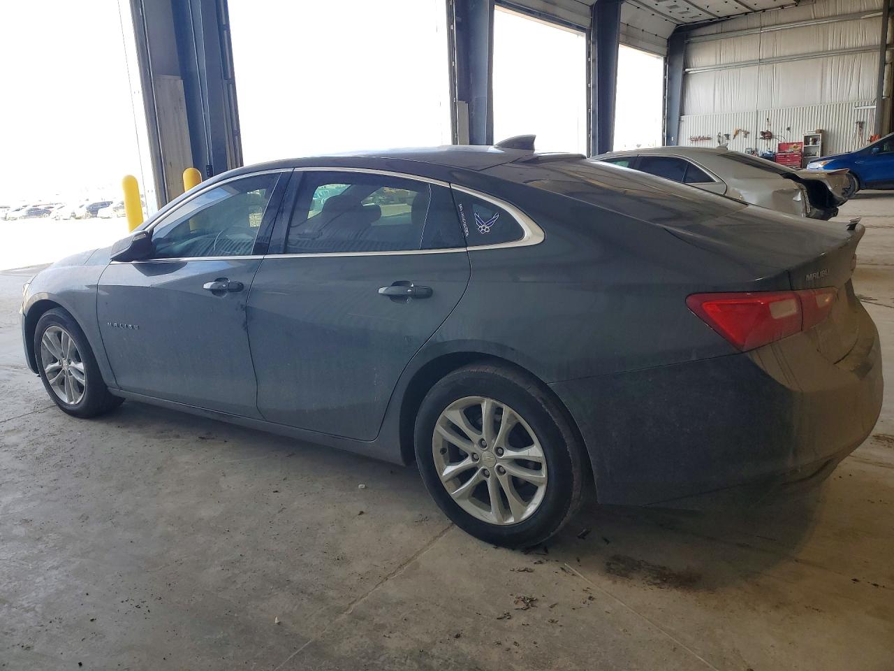 2018 CHEVROLET MALIBU LT photo 2
