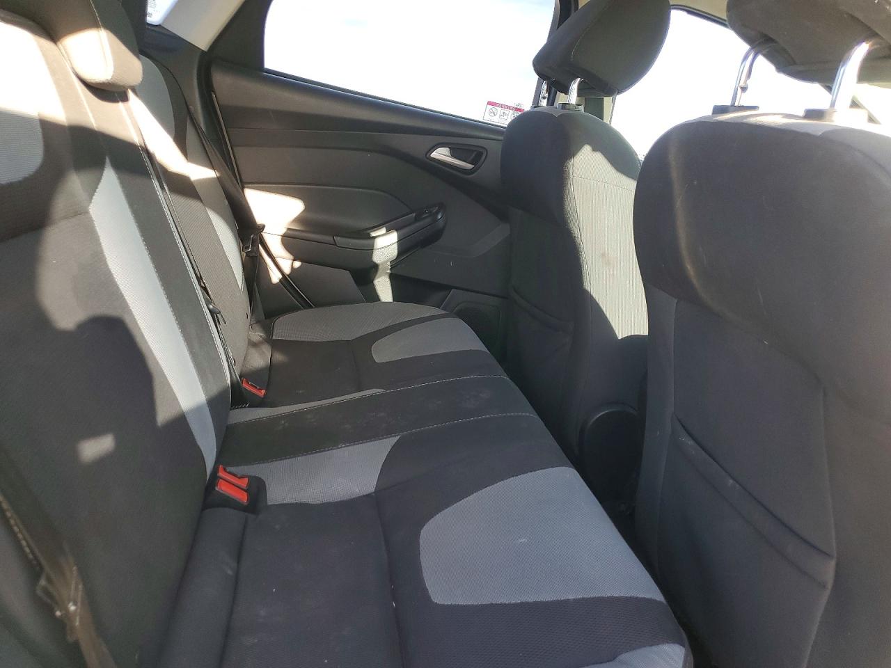 2014 FORD FOCUS SE photo 10