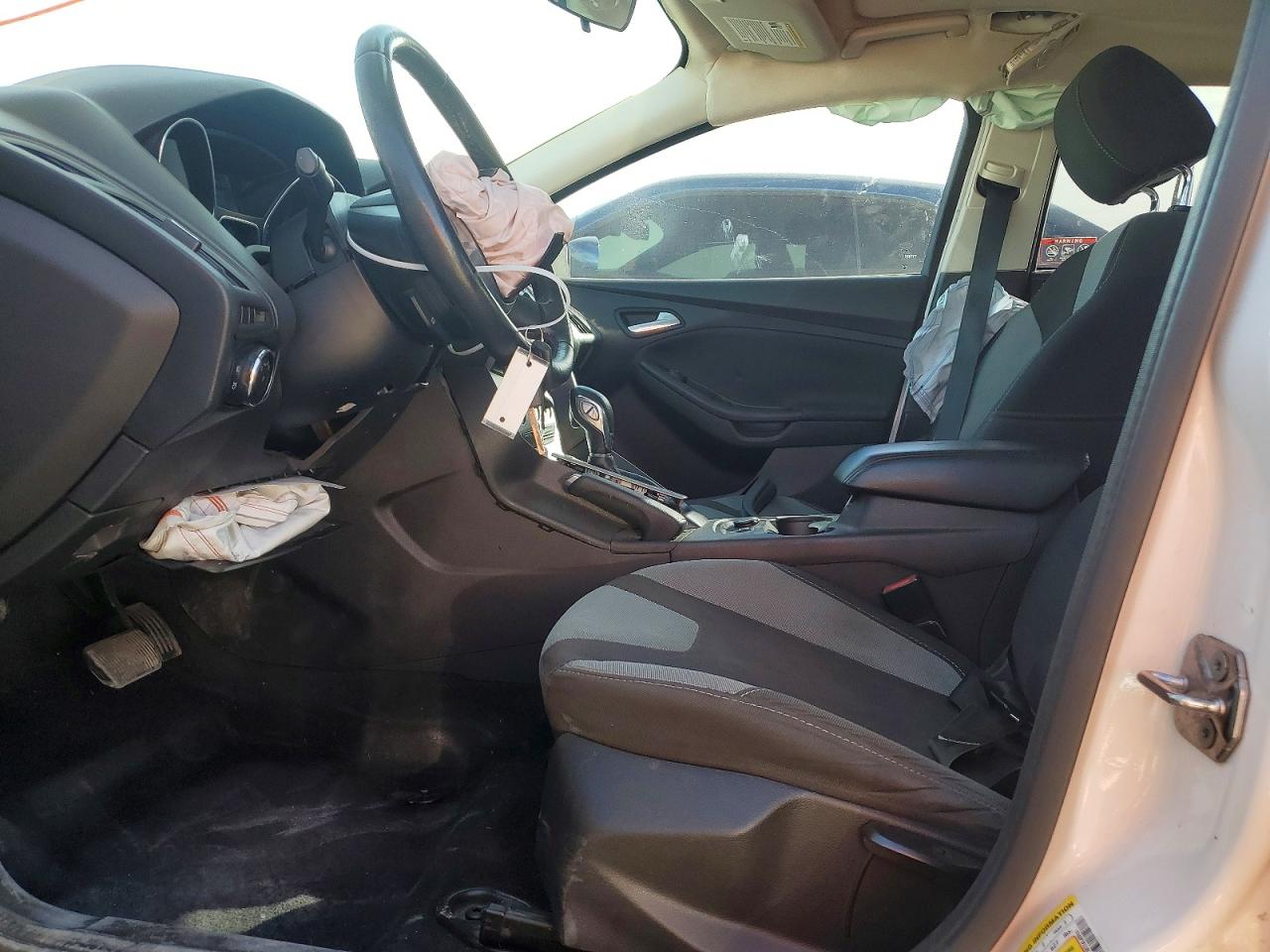 2014 FORD FOCUS SE photo 7