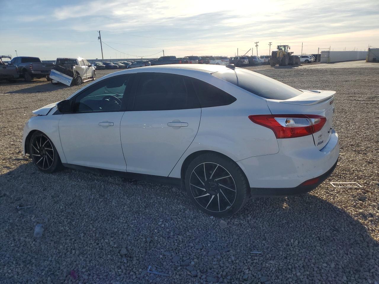 2014 FORD FOCUS SE photo 2
