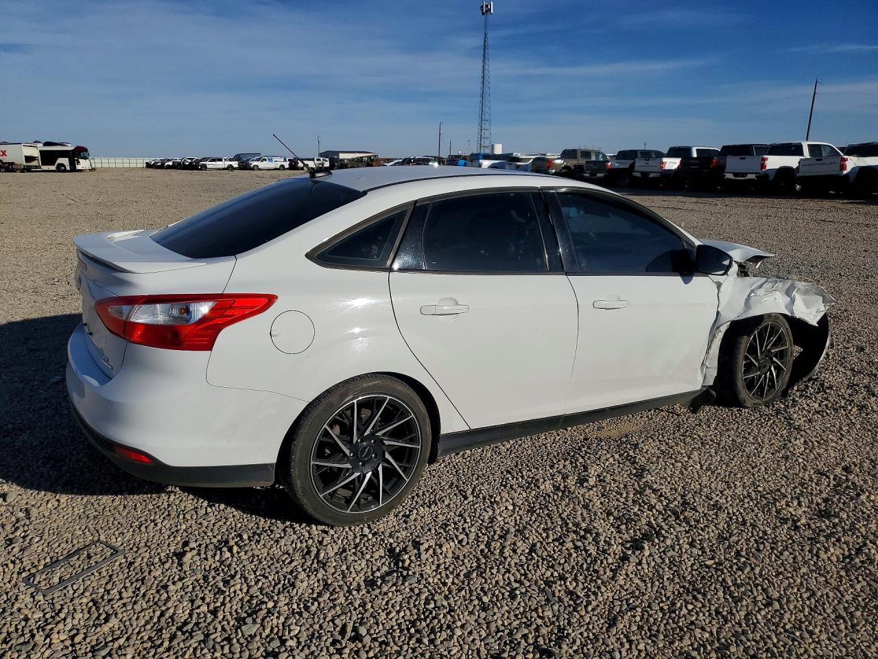 2014 FORD FOCUS SE photo 3