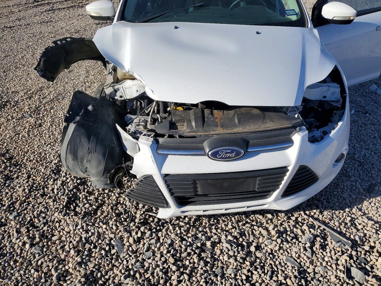 2014 FORD FOCUS SE photo 11