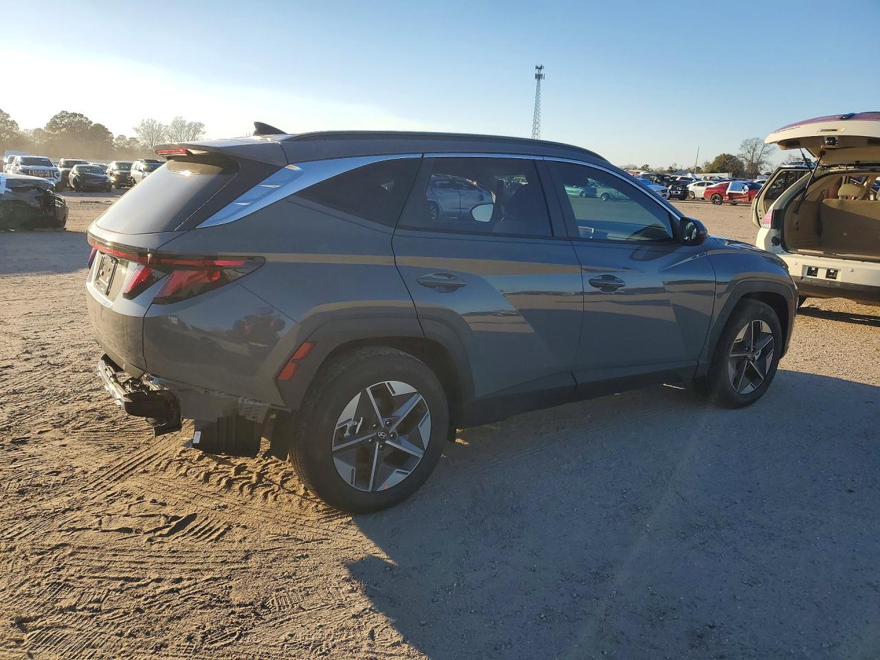 2026 HYUNDAI TUCSON SEL photo 3