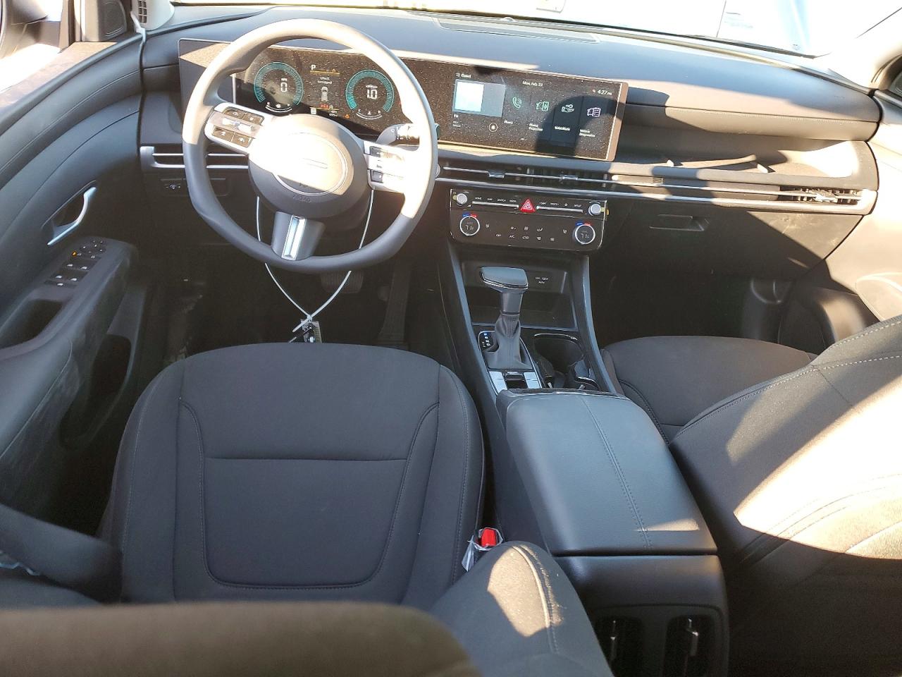 2026 HYUNDAI TUCSON SEL photo 8