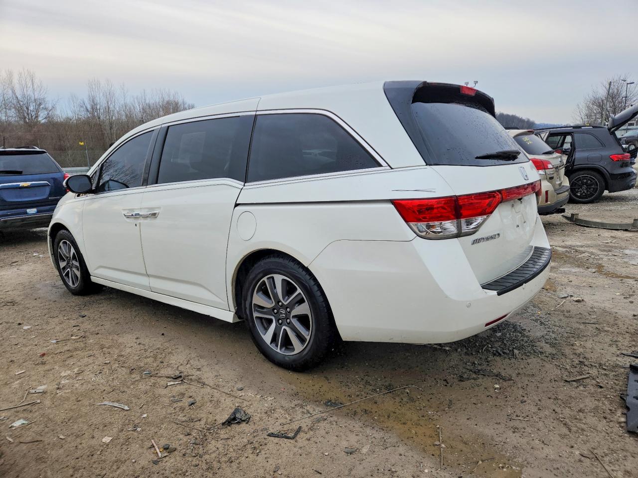 2016 HONDA ODYSSEY TOURING photo 2