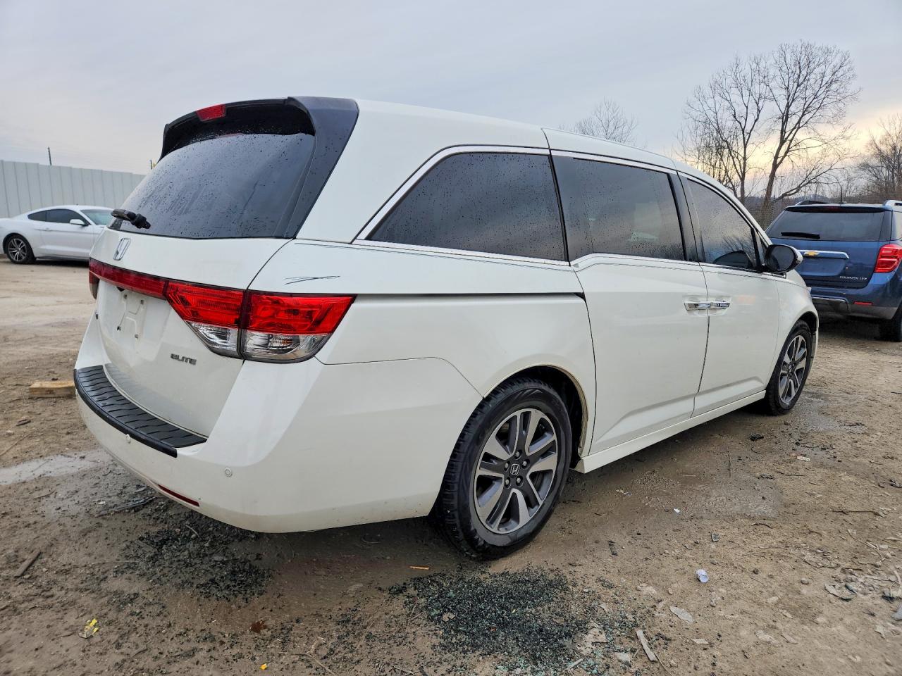 2016 HONDA ODYSSEY TOURING photo 3