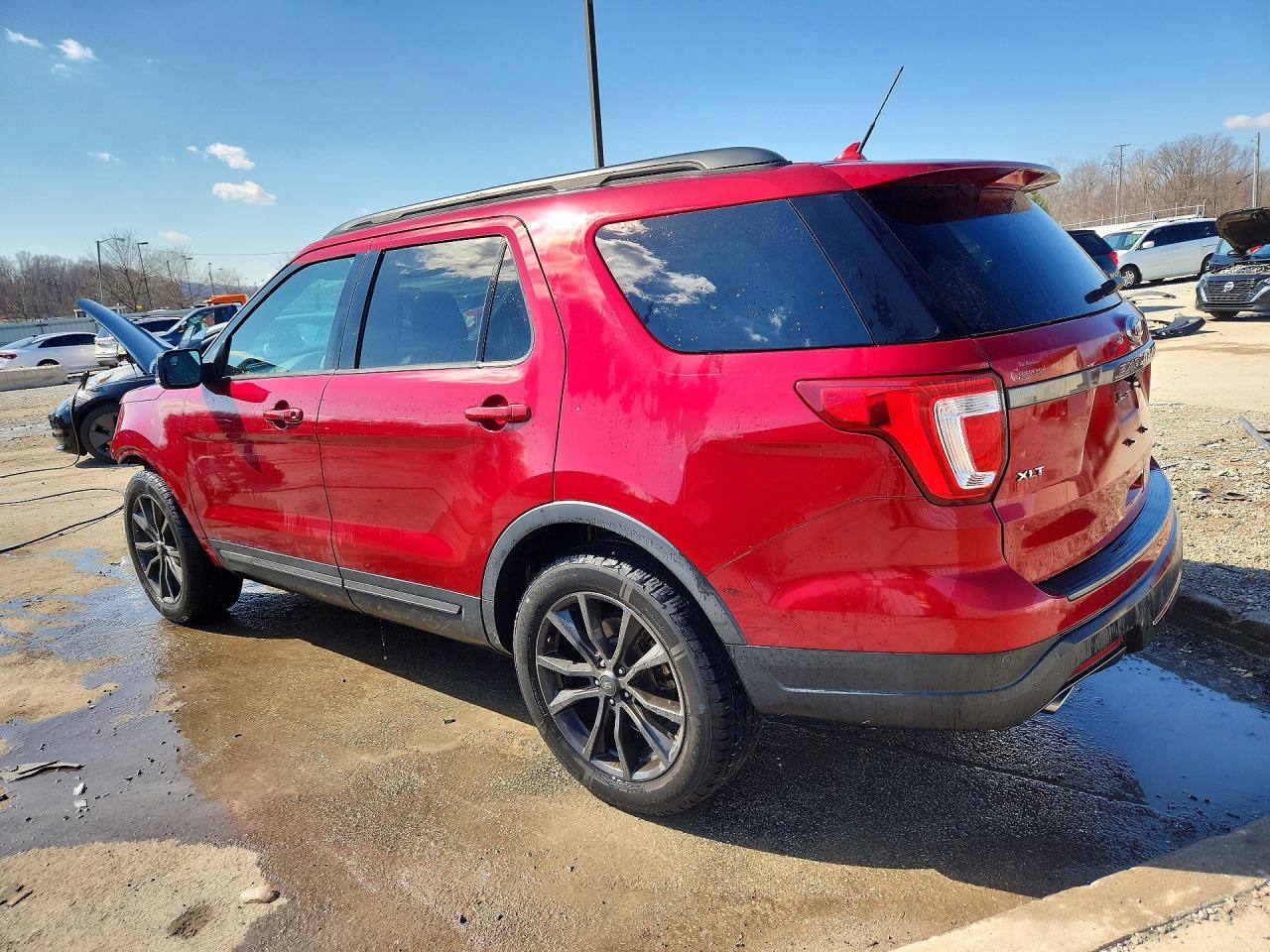 2018 FORD EXPLORER XLT photo 3
