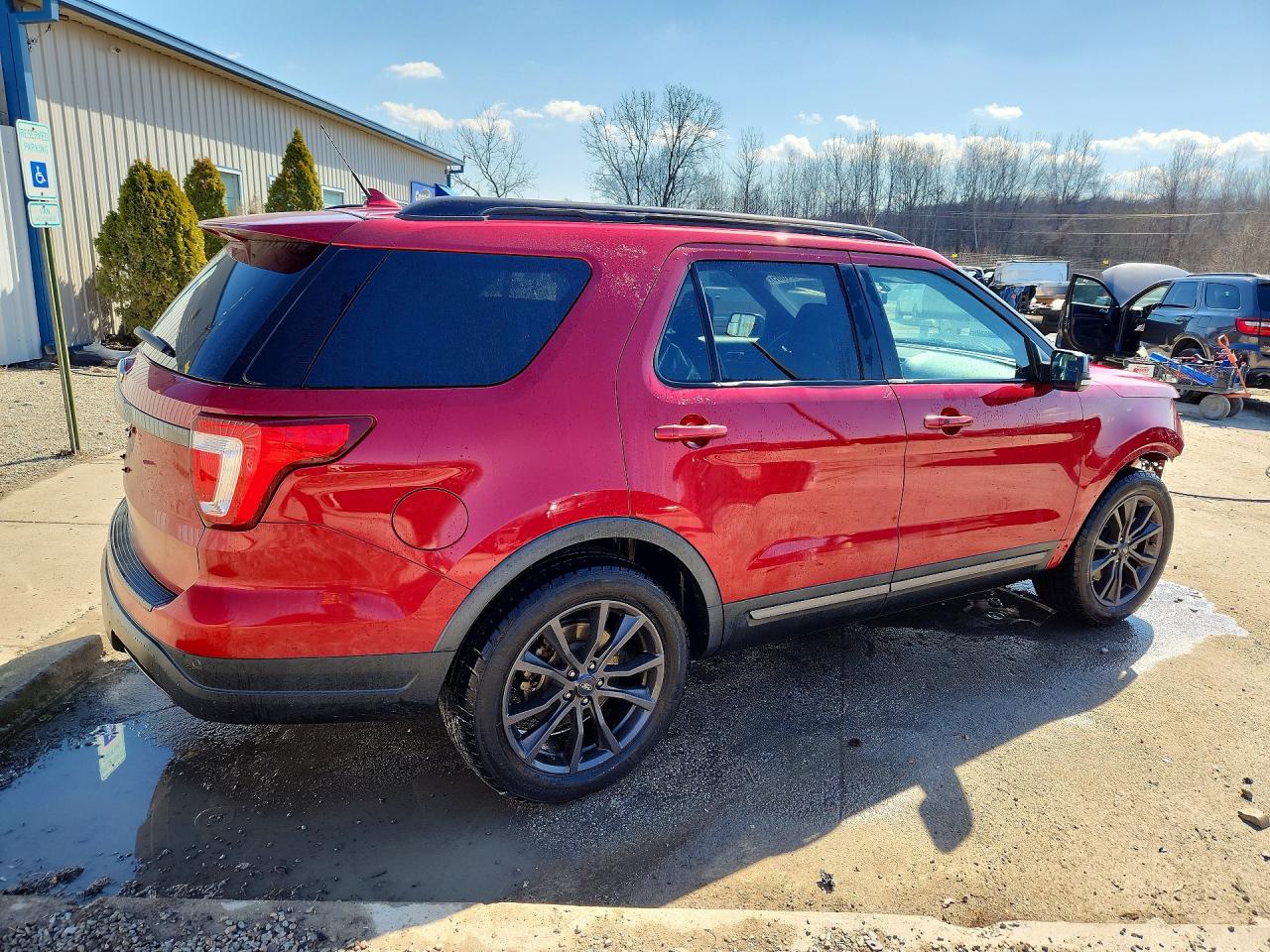 2018 FORD EXPLORER XLT photo 5