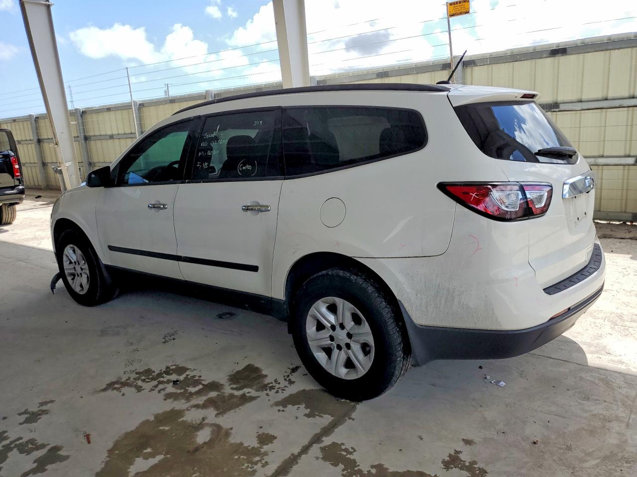 2014 CHEVROLET TRAVERSE LS photo 2
