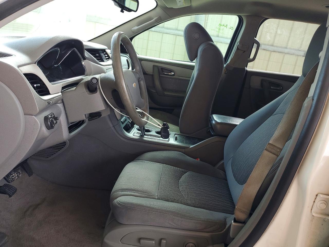 2014 CHEVROLET TRAVERSE LS photo 7