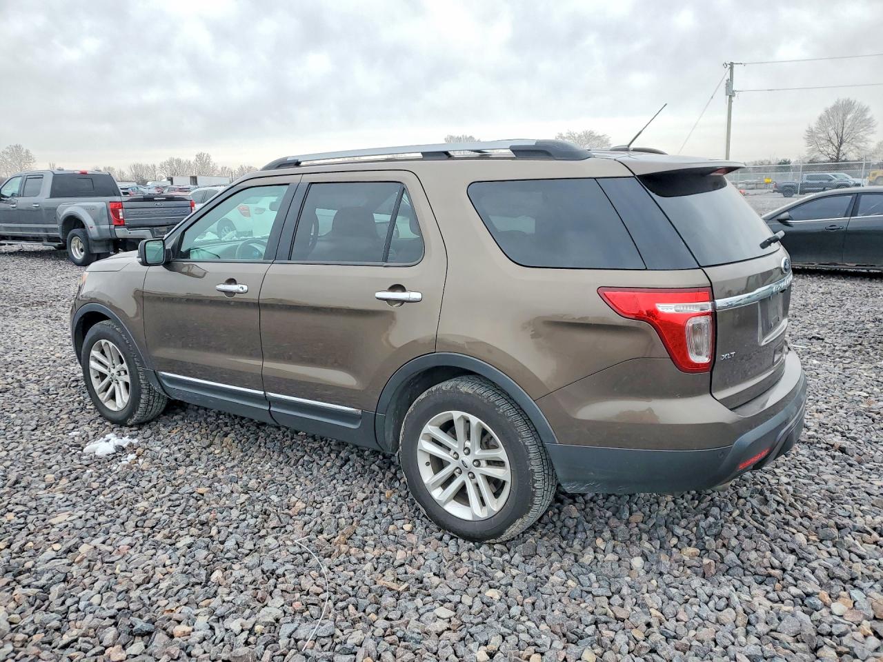 2015 FORD EXPLORER XLT photo 3