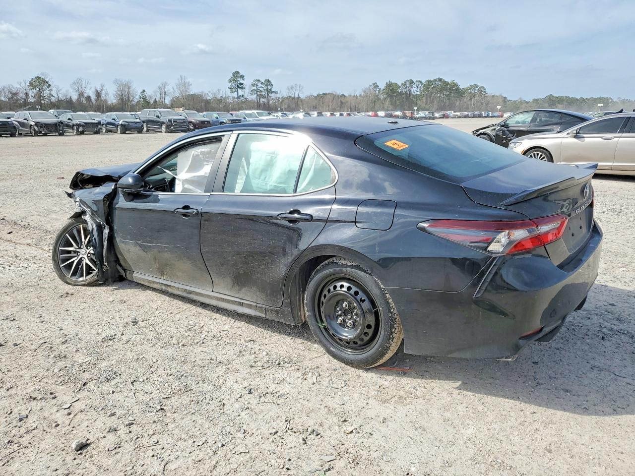 2022 TOYOTA CAMRY SE photo 2