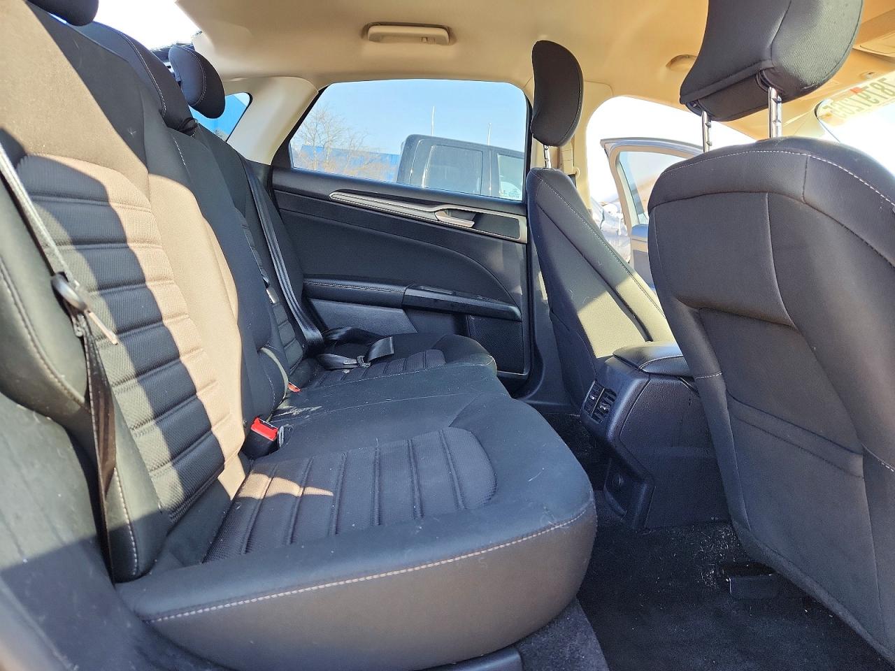 2018 FORD FUSION SE photo 19