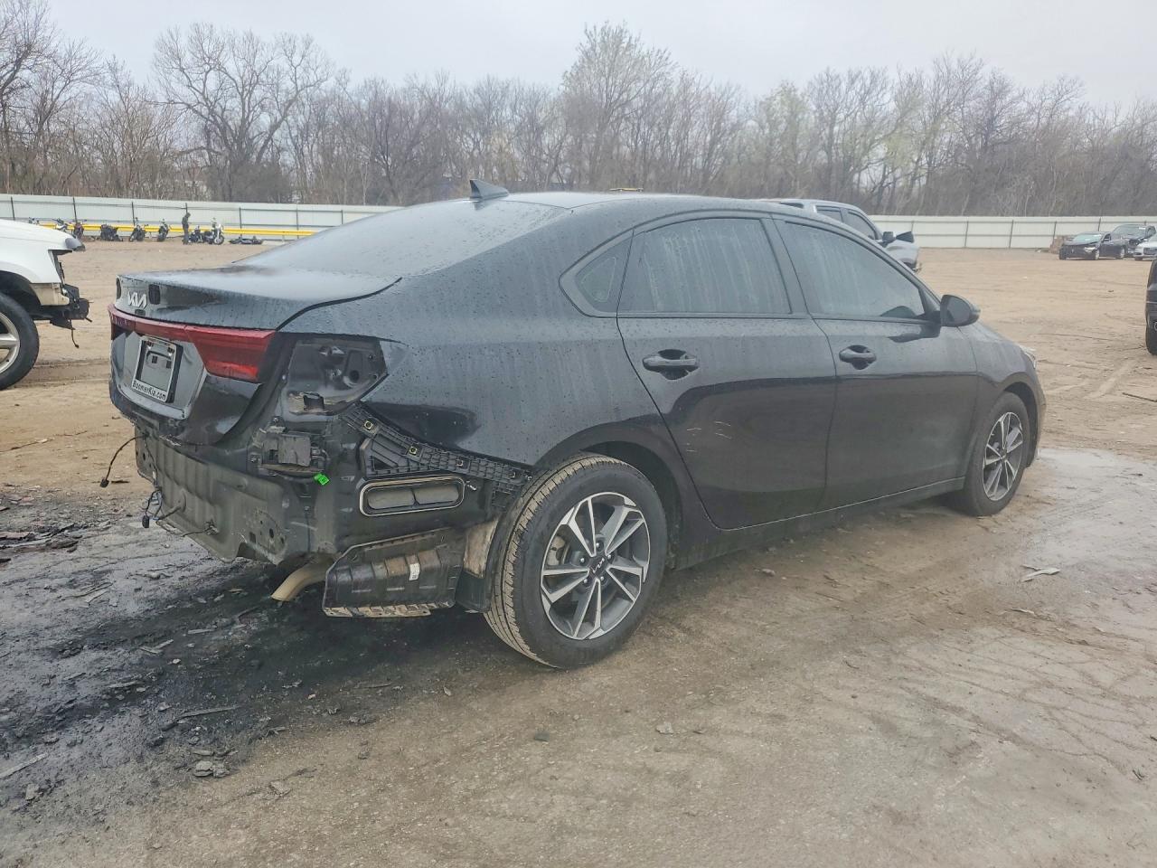 2023 KIA FORTE LXS photo 3
