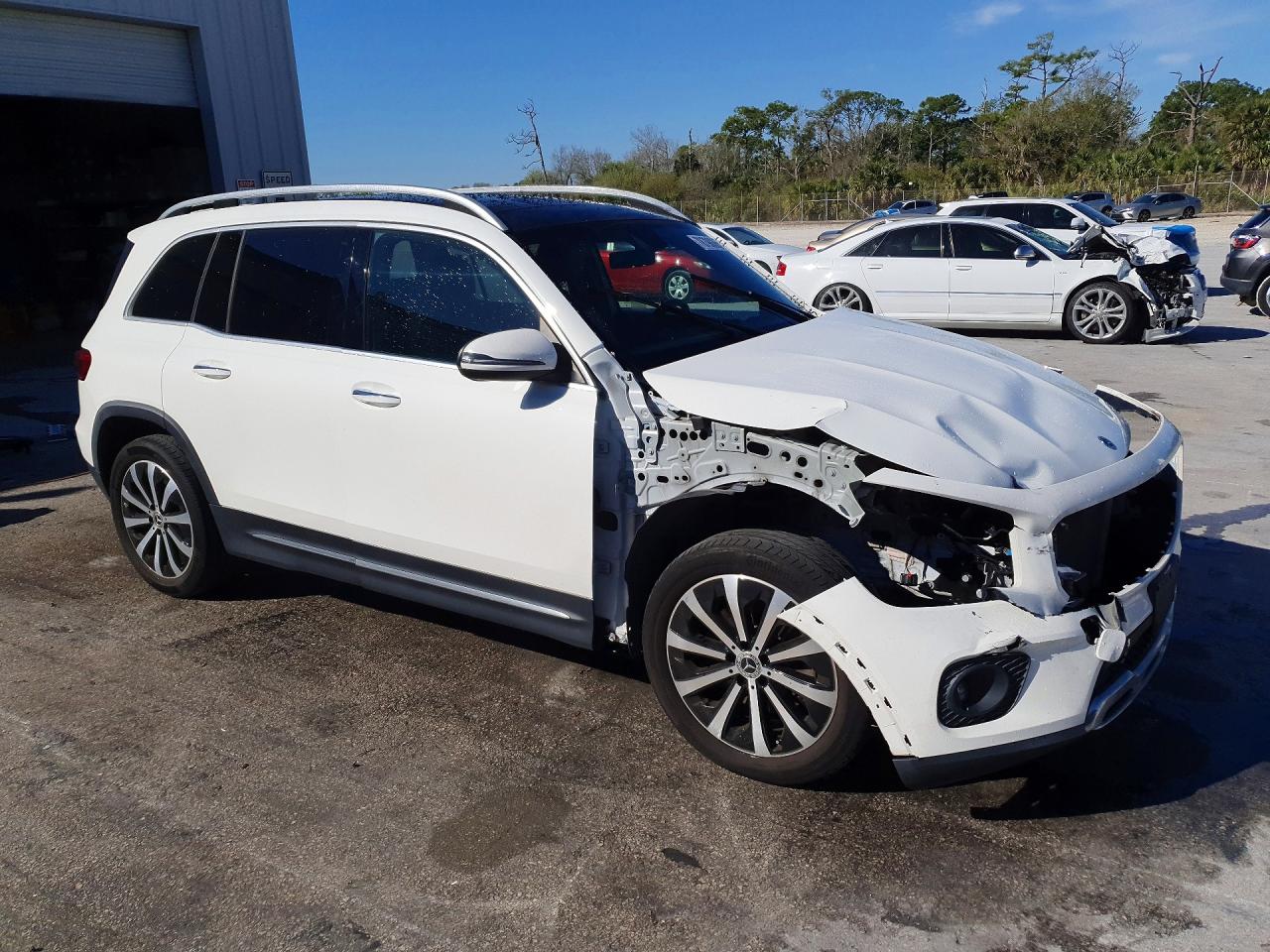 2021 MERCEDES-BENZ GLB 250 4MATIC photo 4