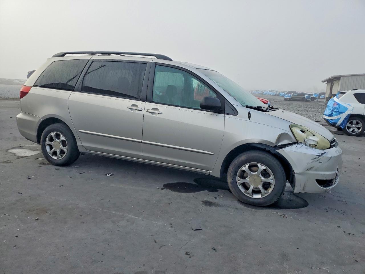 2004 TOYOTA SIENNA LE 7 PASSENGER photo 10