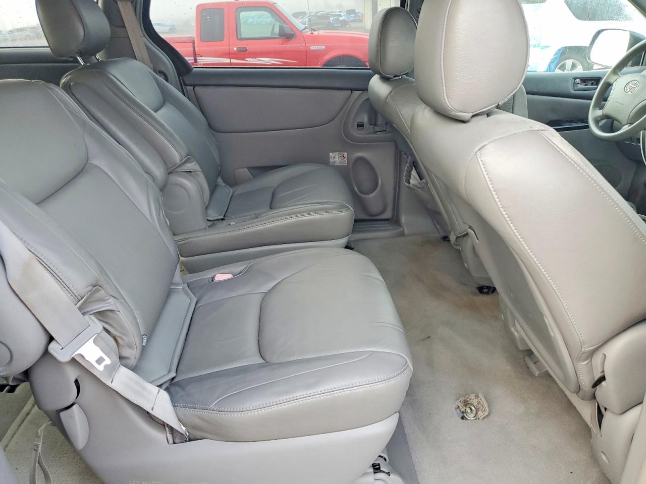 2004 TOYOTA SIENNA LE 7 PASSENGER photo 31