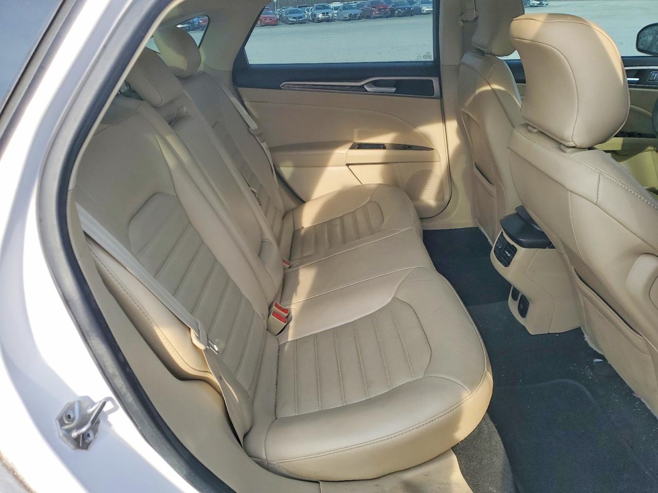 2016 FORD FUSION SE photo 19