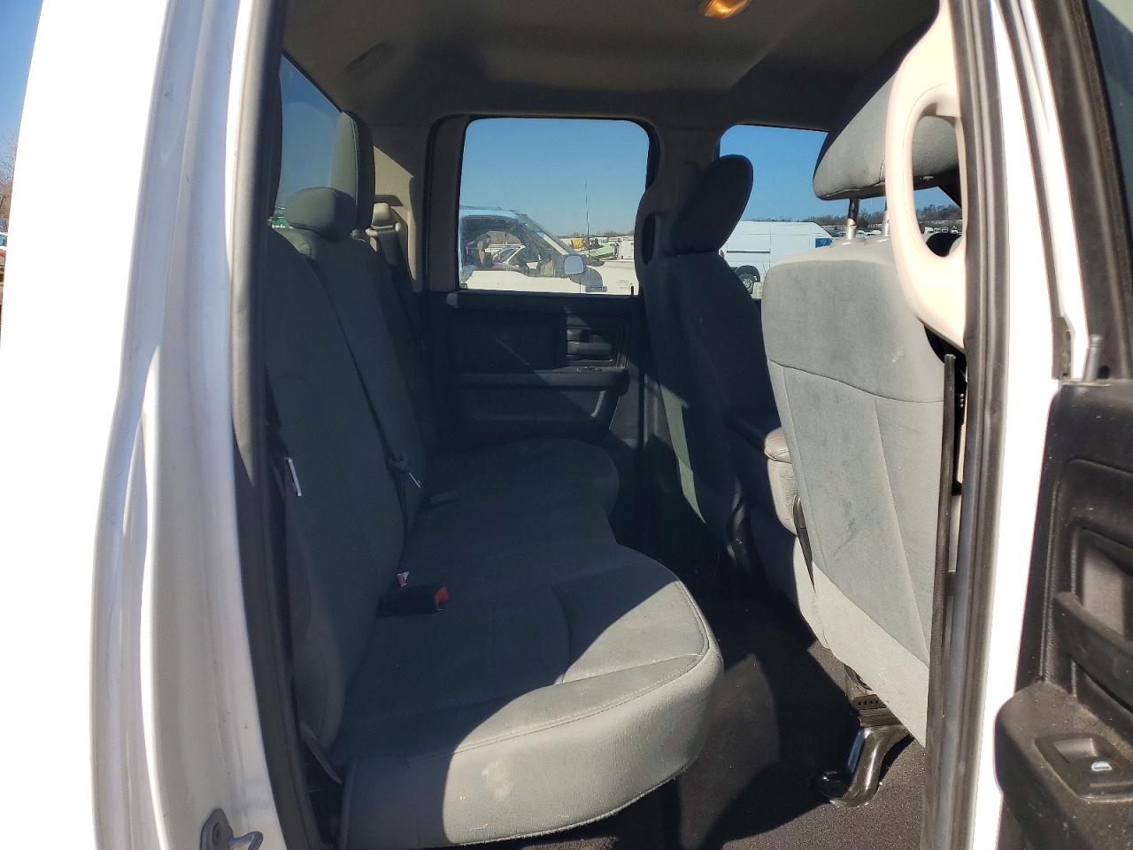 2014 RAM 1500 ST photo 28
