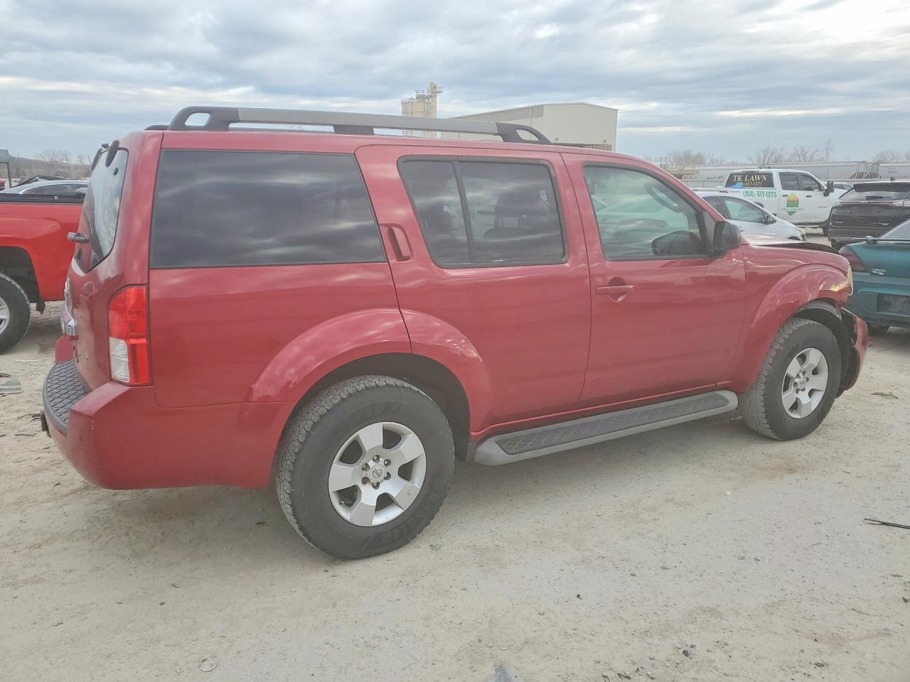 2011 NISSAN PATHFINDER S photo 5