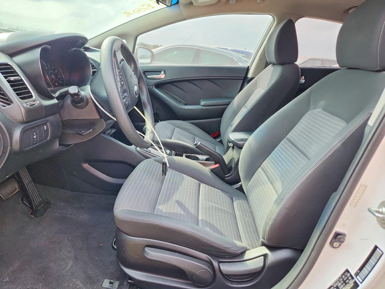 2017 KIA FORTE LX photo 19