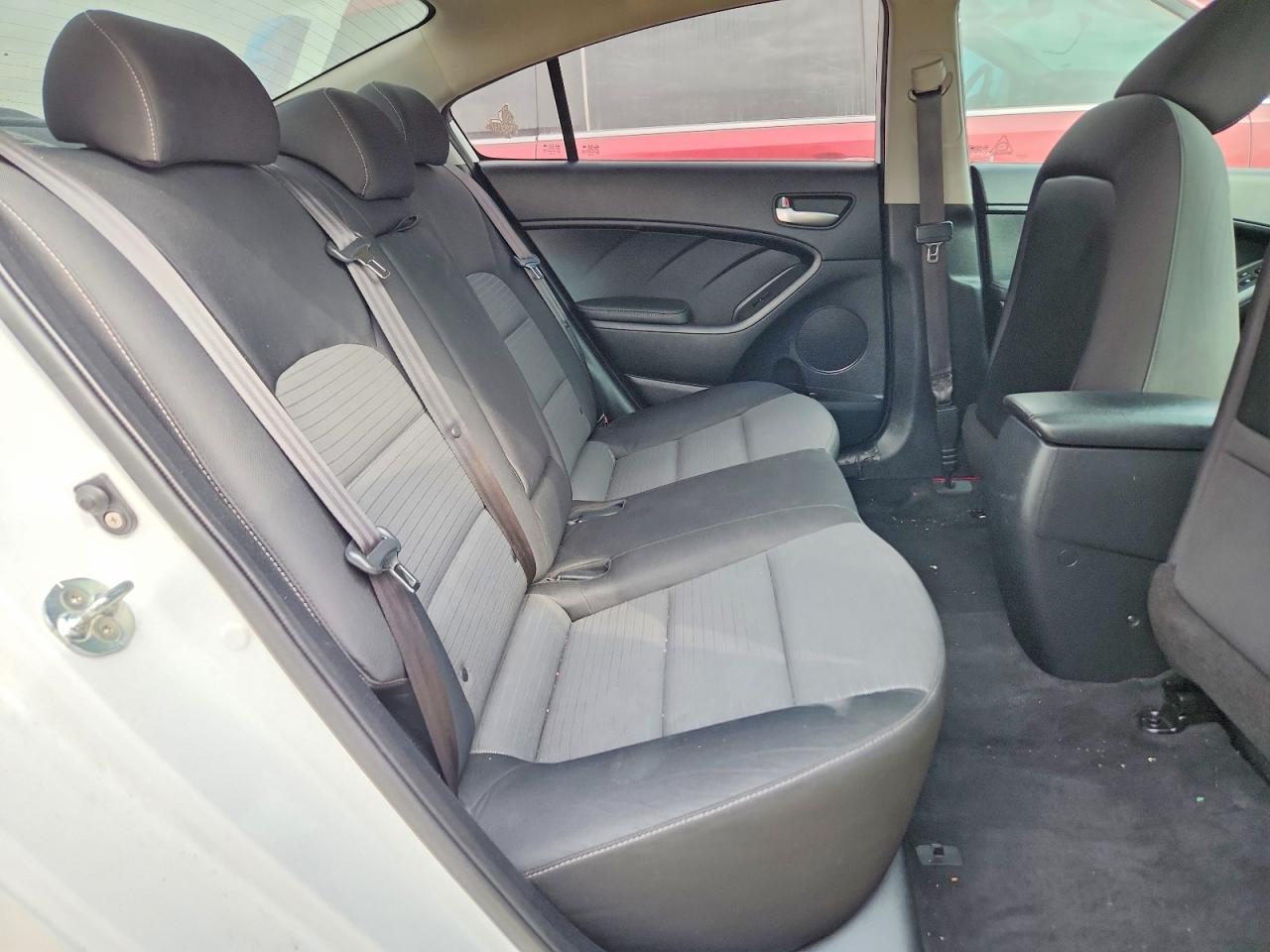 2017 KIA FORTE LX photo 28