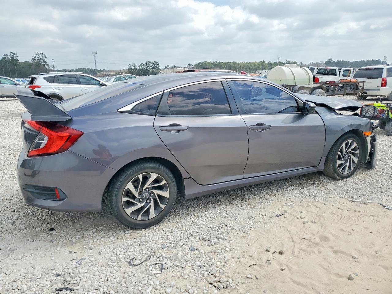 2016 HONDA CIVIC LX photo 3